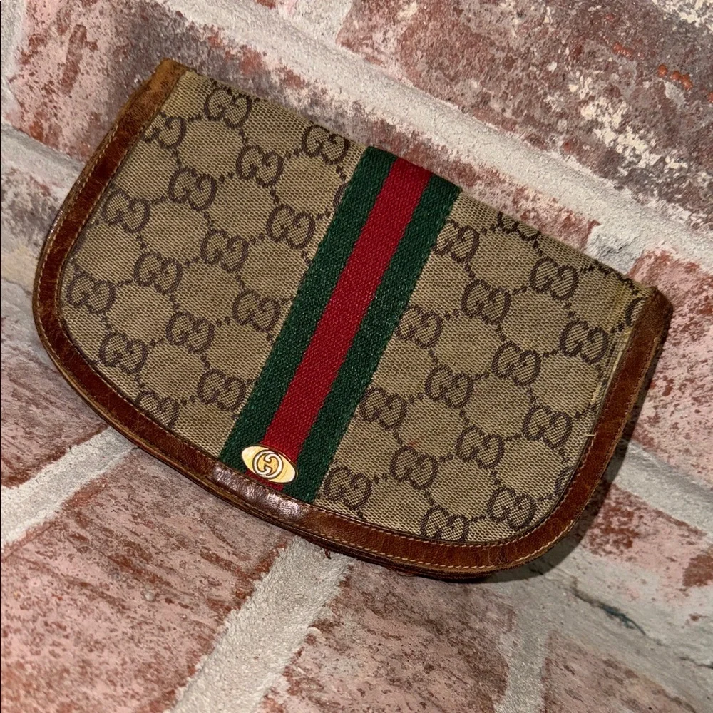 Vintage Gucci Brown Monogram Clutch with Green & Red Web Stripe - Picture 2 of 13